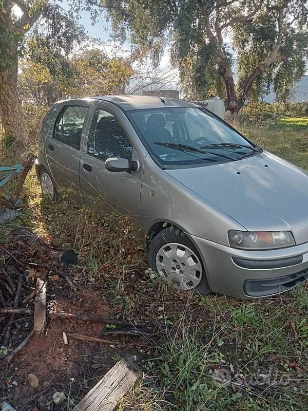 Usata Fiat Punto 80 CV (58 kW) 2000 Grigio Berlina