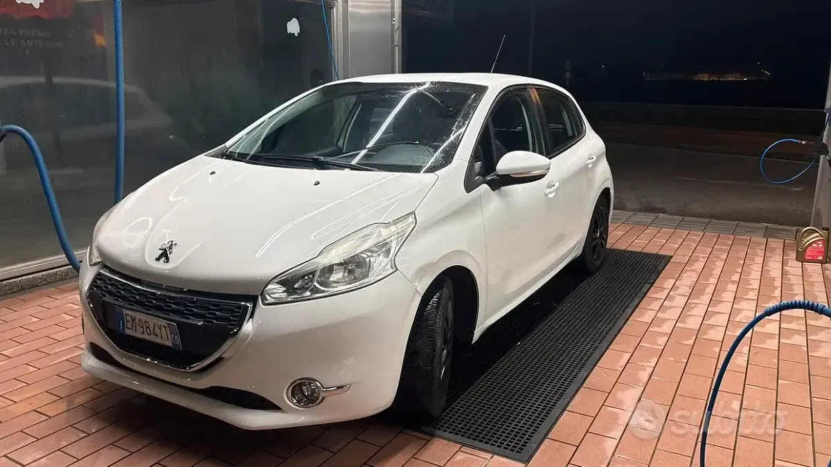 Usata Peugeot 208 Active 82 CV (60 kW) 2012 Utilitaria