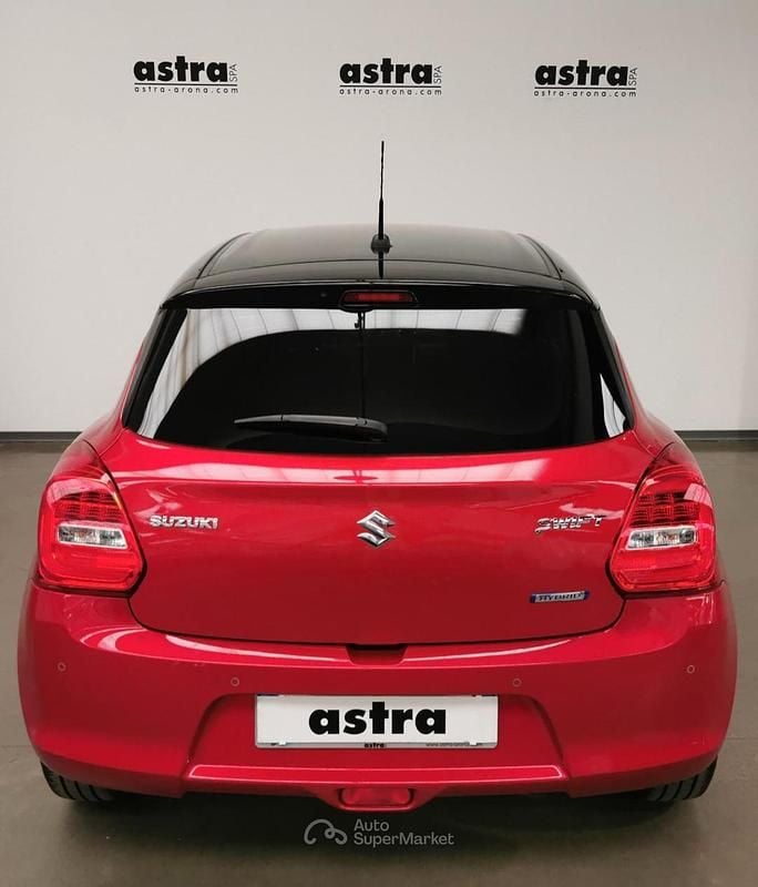 Usata Suzuki Swift 83 CV (61 kW) 2022 Verde Utilitaria