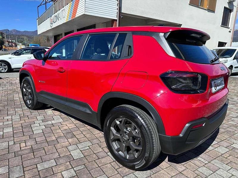 Usata Jeep Avenger Longitude 101 CV (74 kW) 2024 Rosso SUV