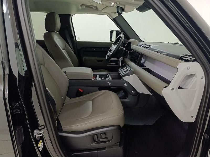 Usata Land Rover Defender SE 249 CV (183 kW) 2023 Santorini black SUV