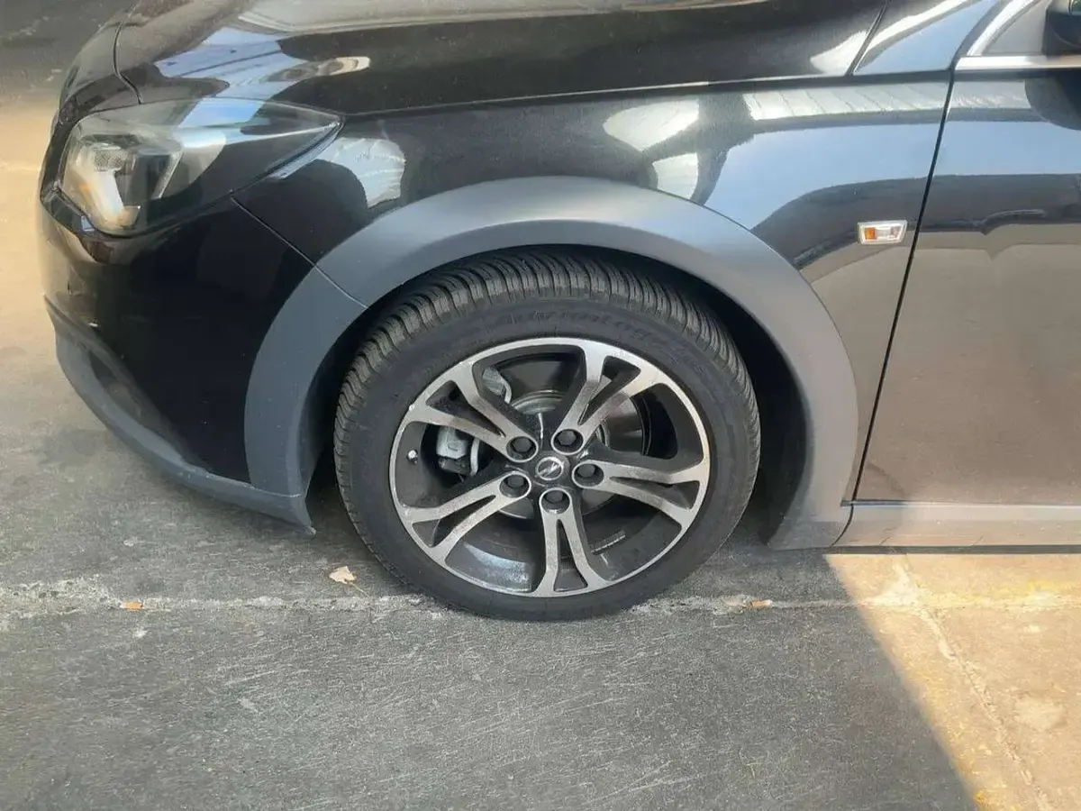 Usata Opel Insignia Cosmo 170 CV (125 kW) 2015 Nero Station wagon