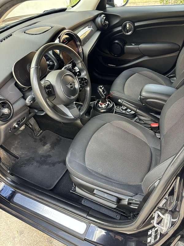 Begagnad Mini Cooper Business 136 HK (100 kW) 2022 Halvkombi