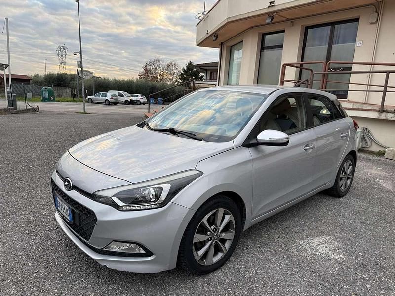 Usata Hyundai i20 Style 75 CV (55 kW) 2015 Argento Berlina