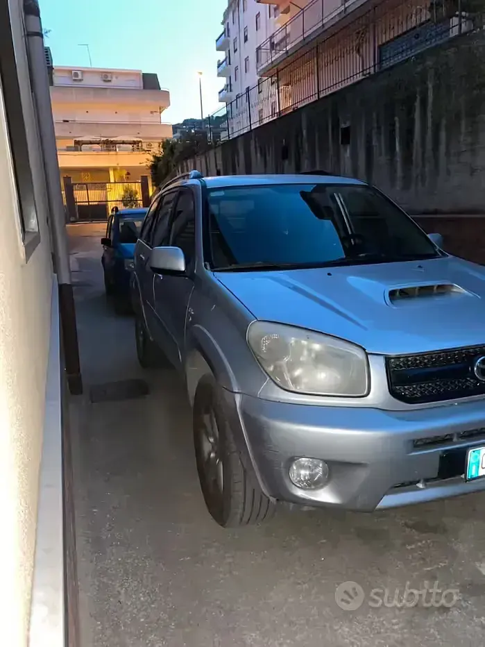 Usata Toyota RAV4 116 CV (85 kW) 2004 Grigio SUV