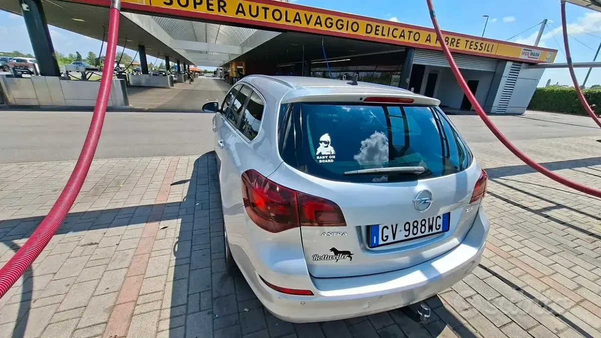 Usata Opel Astra 125 CV (91 kW) 2011 Grigio Station wagon