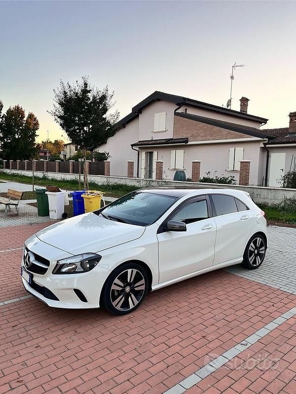 Usata 2016 Mercedes A180 Edition Tre volumi | 15.500 € (Buon prezzo) - Immagine 1/4