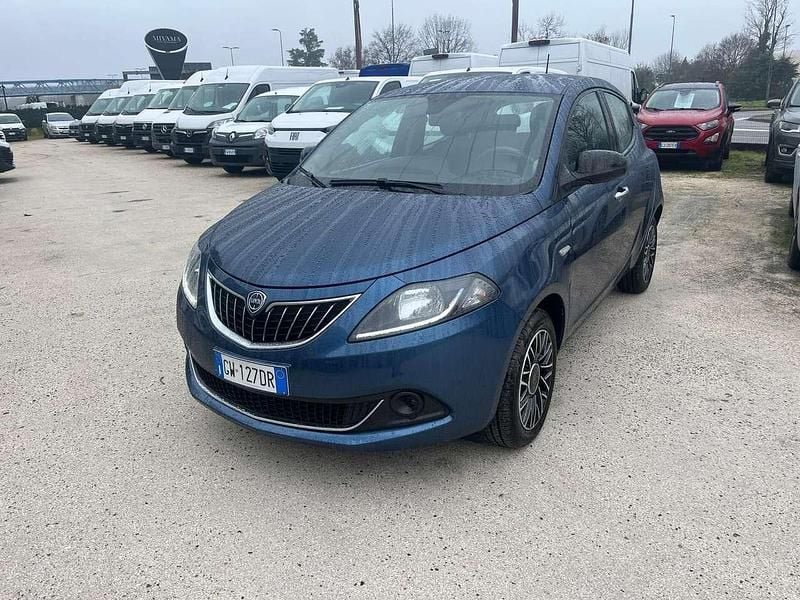 Usata Lancia Ypsilon 69 CV (50 kW) 2024 Blu/azzurro Utilitaria