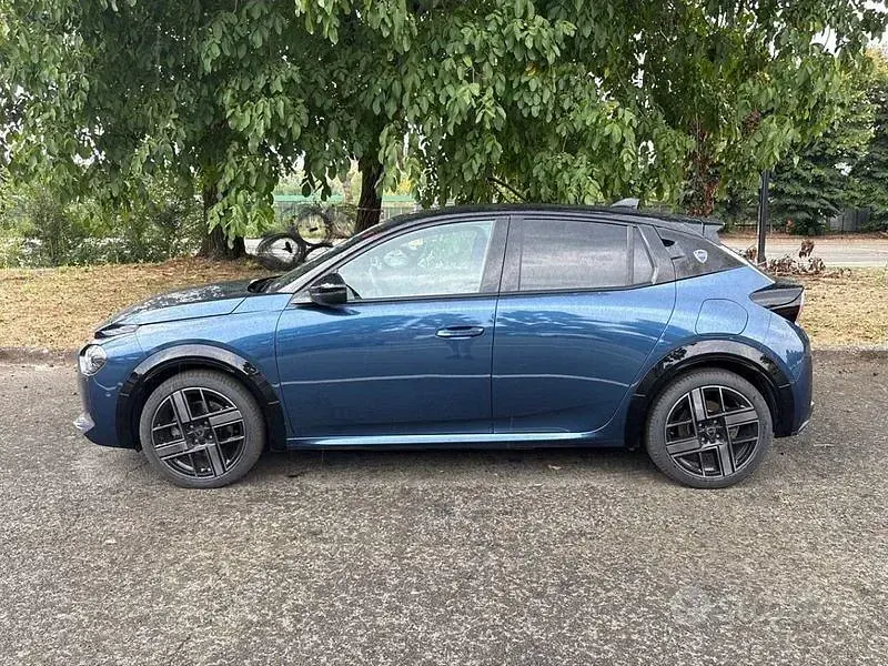 Usata Lancia Ypsilon 114 kW (156 CV) 2025 Blu/azzurro Utilitaria