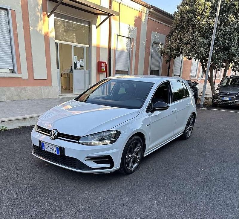Usata 2017 VW Golf R-line Tre volumi | 16.500 € (Cara) - Immagine 1/4