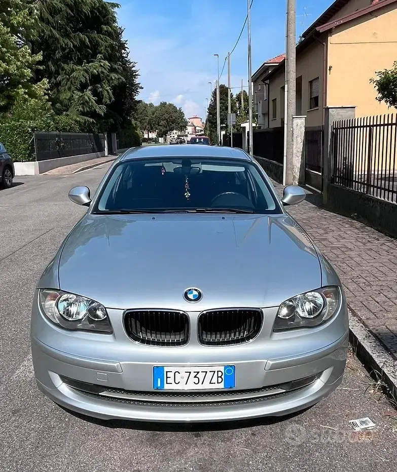 Usata BMW 118 143 CV (105 kW) 2010 Grigio Utilitaria