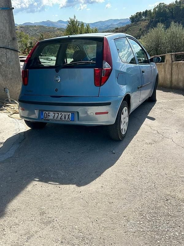 Usata Fiat Punto 69 CV (50 kW) 2007 Blu/azzurro Berlina