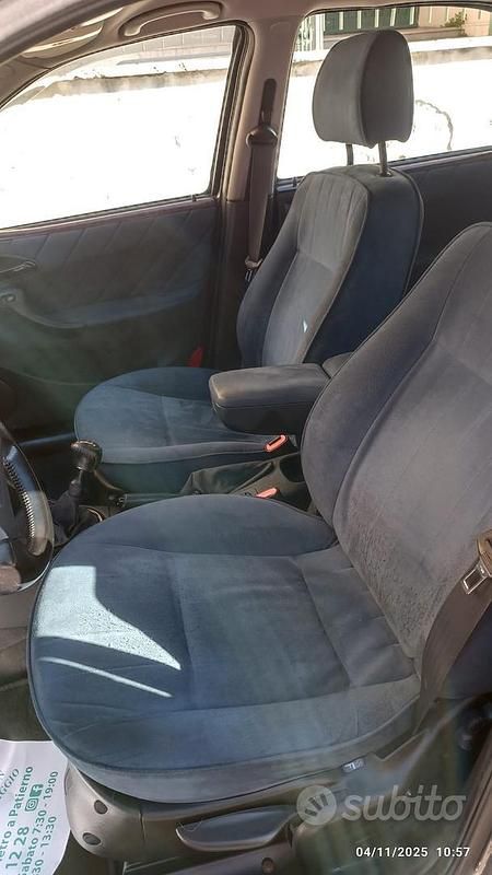 Usata Lancia Lybra 116 CV (85 kW) 2004 Grigio Berlina