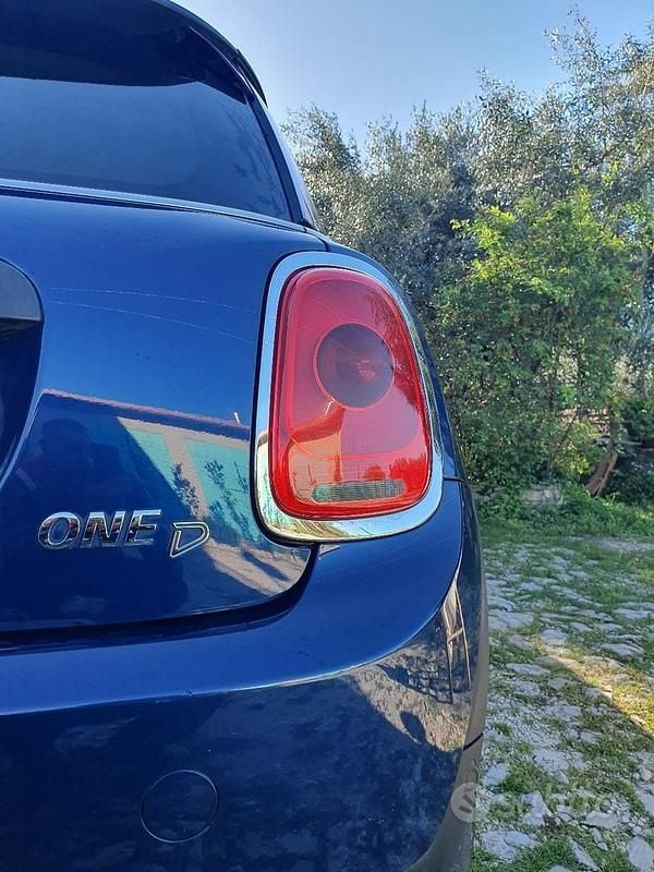 Begagnad Mini ONE 102 HK (75 kW) 2016 Blå Halvkombi