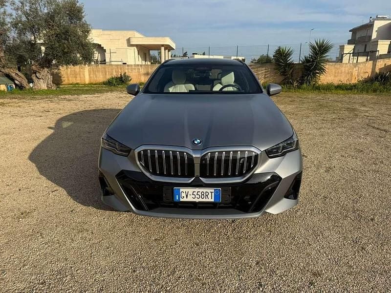 Grigio Usata 2024 BMW i5 Station wagon | 63.000 € (Super prezzo) - Immagine 1/4