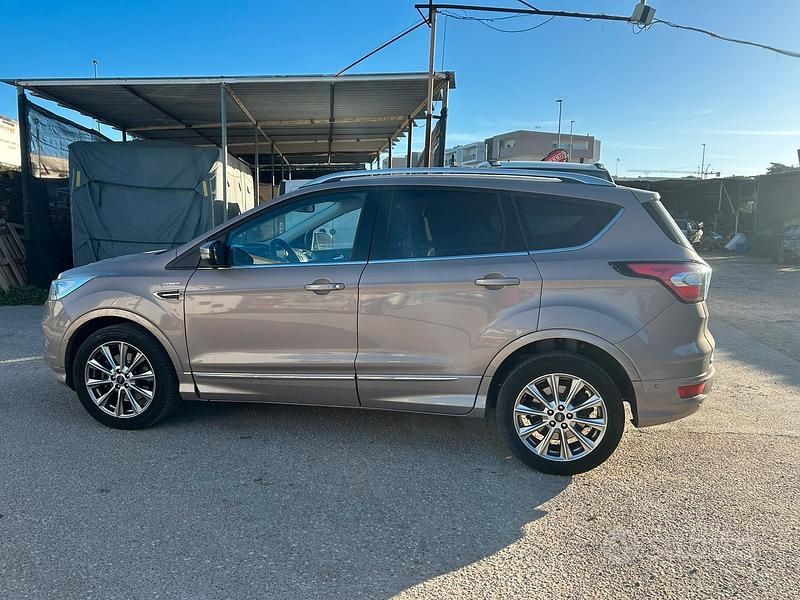 Usata Ford Kuga Vignale 150 CV (110 kW) 2019 Marrone SUV
