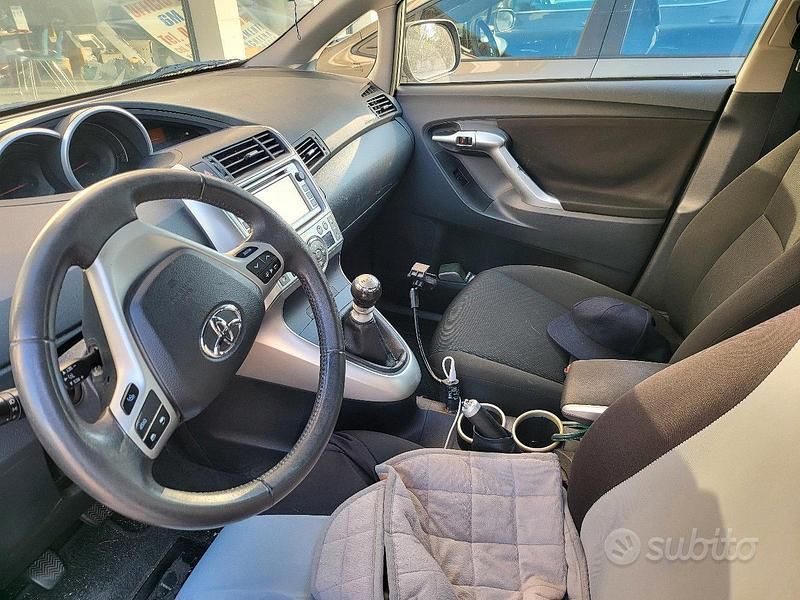 Usata Toyota Verso 126 CV (92 kW) 2012 Grigio Monovolume