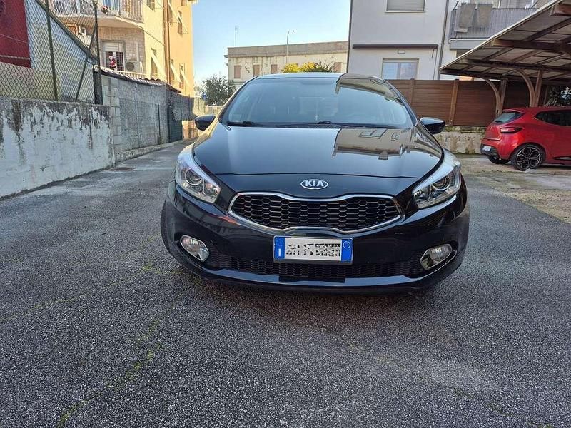 Usata Kia Ceed 99 CV (72 kW) 2014 Nero Utilitaria