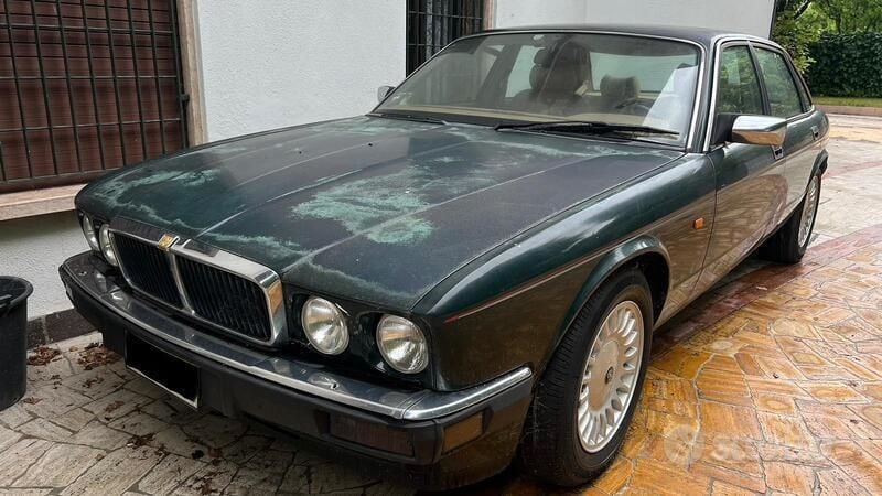 Usata Jaguar XJ12 311 CV (228 kW) 1994 Verde Berlina