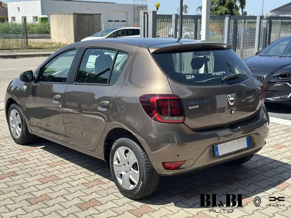 Usata Dacia Sandero Comfort 75 CV (55 kW) 2019 Marrone Berlina