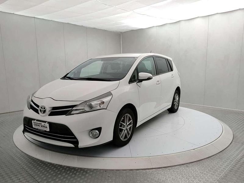 Usata Toyota Verso Active 111 CV (81 kW) 2015 Bianco Monovolume