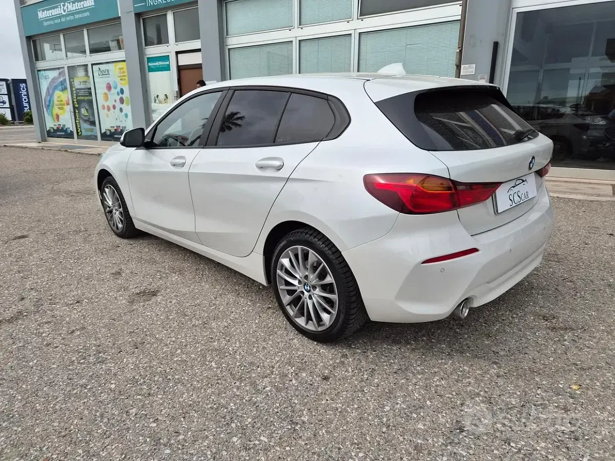 Usata BMW 116 Advantage 116 CV (85 kW) 2021 Bianco Utilitaria