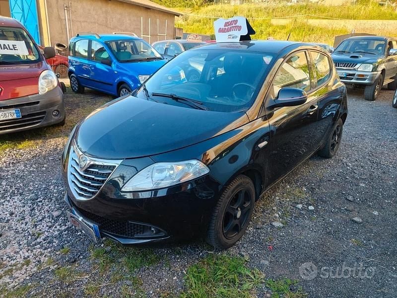 Usata Lancia Ypsilon Platinum 69 CV (50 kW) 2014 Nero Utilitaria