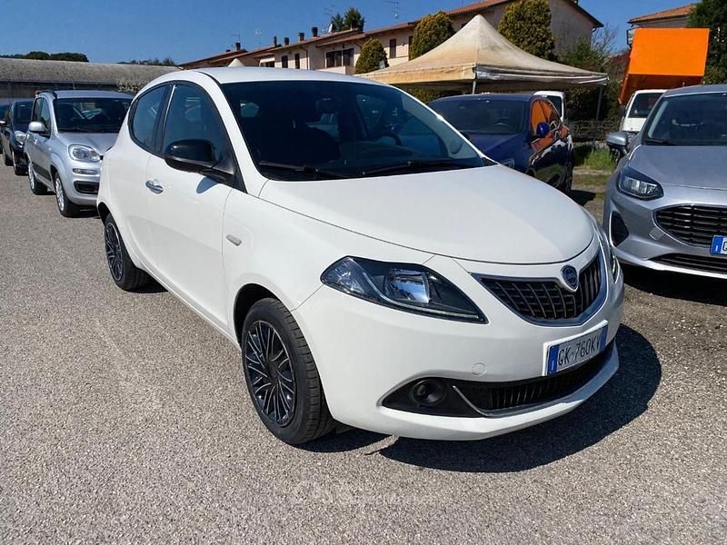 Usata Lancia Ypsilon S 69 CV (50 kW) 2022 Bianco Utilitaria