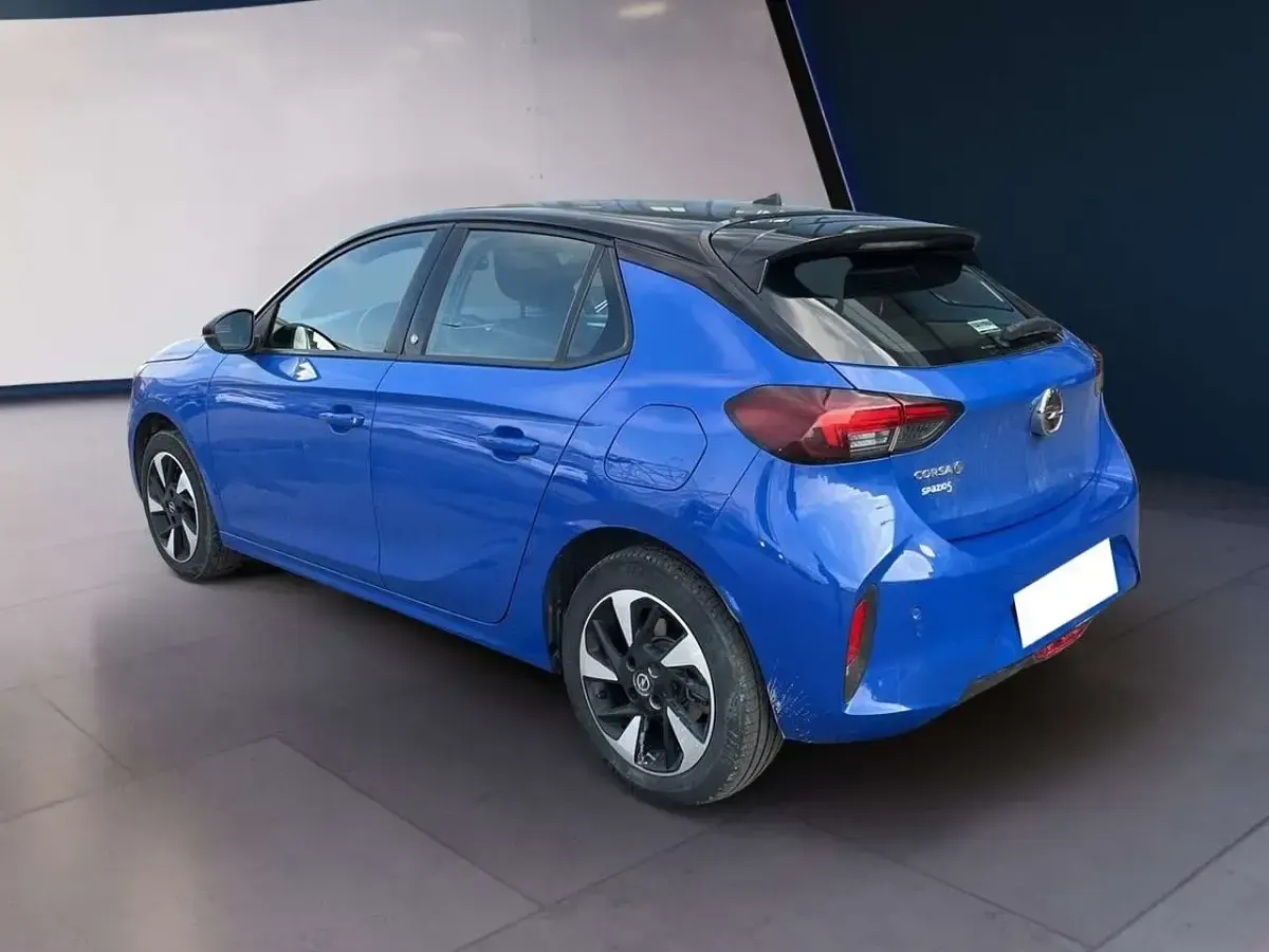 Usata Opel Corsa-e GS Line 100 kW (136 CV) 2022 Blu/azzurro Utilitaria