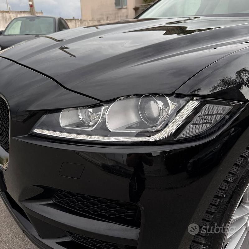 Usata Jaguar F-Pace R-Sport 180 CV (132 kW) 2019 Nero SUV