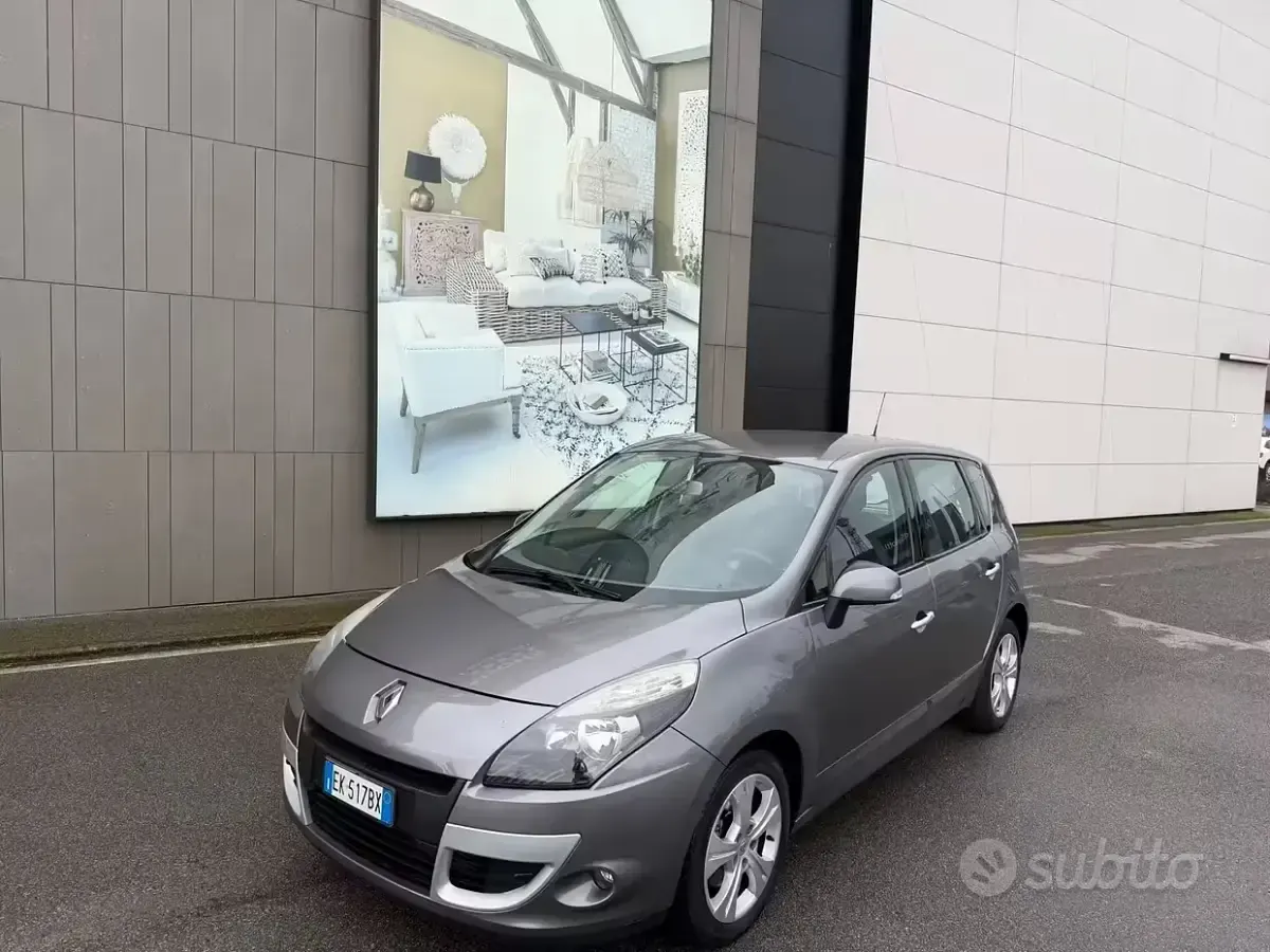 Usata Renault Scenic E-Tech Luxe 110 CV (80 kW) 2011 Grigio Monovolume