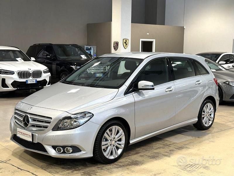 Grigio Usata 2014 Mercedes B180 Executive Monovolume | 11.900 € (Buon prezzo) - Immagine 1/4
