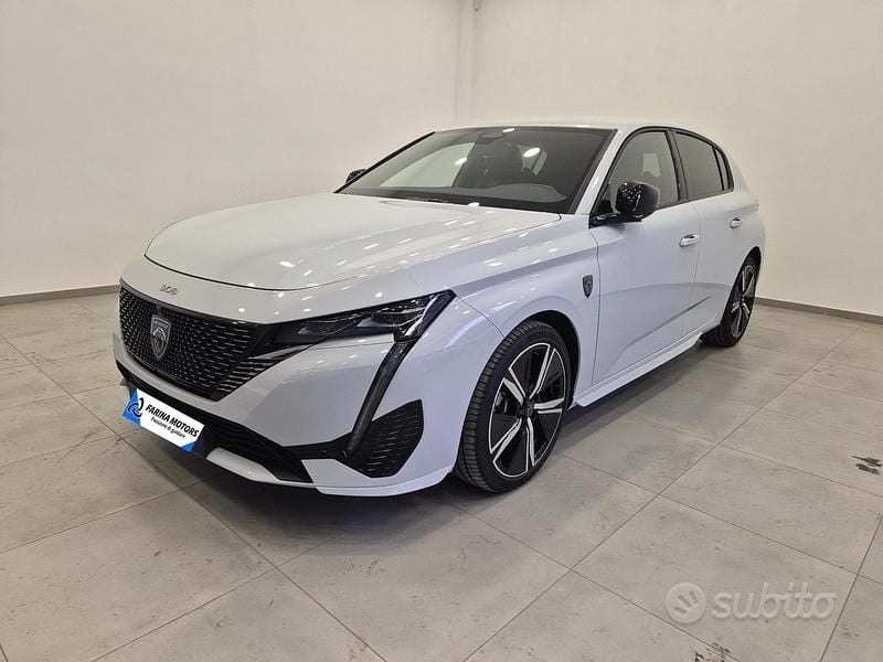 Bianco okenite Nuova 2025 Peugeot 308 GT Tre volumi | 28.800 € (Buon prezzo) - Immagine 1/4
