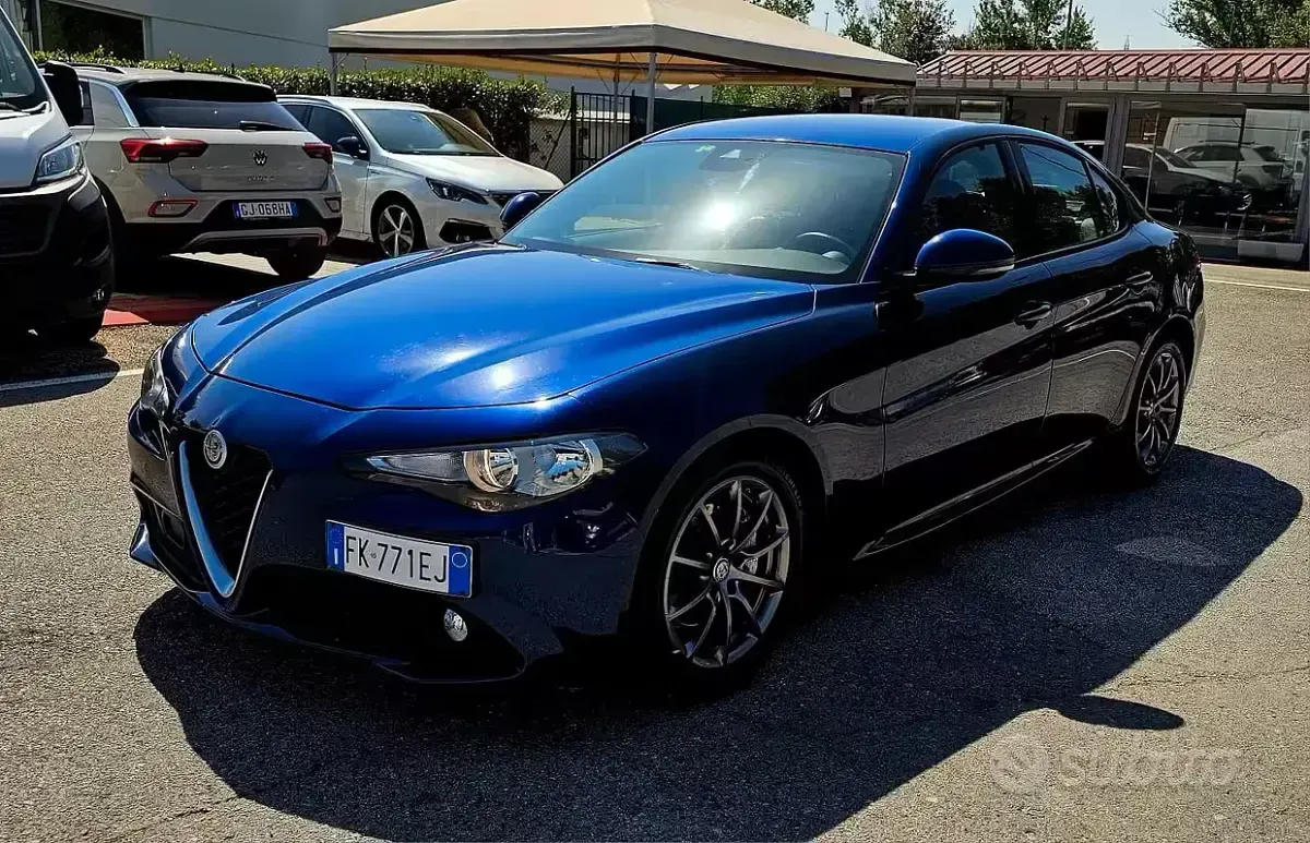 Usata Alfa Romeo Giulia 150 CV (110 kW) 2017 Bluazzurro Berlina