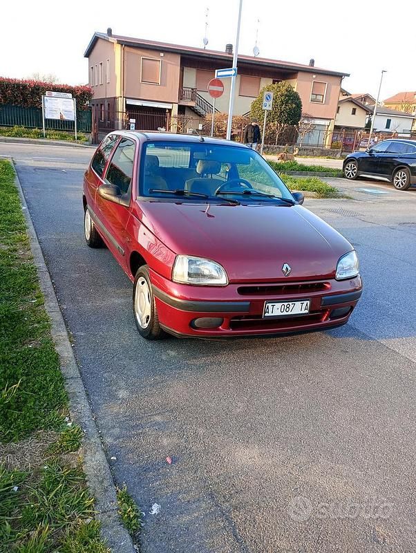 Usata Renault Clio 78 CV (57 kW) 1997 Rosso Utilitaria