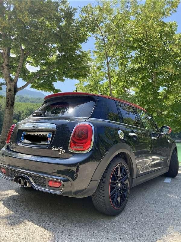 Begagnad Mini Cooper SD 170 HK (125 kW) 2015 Svart Halvkombi