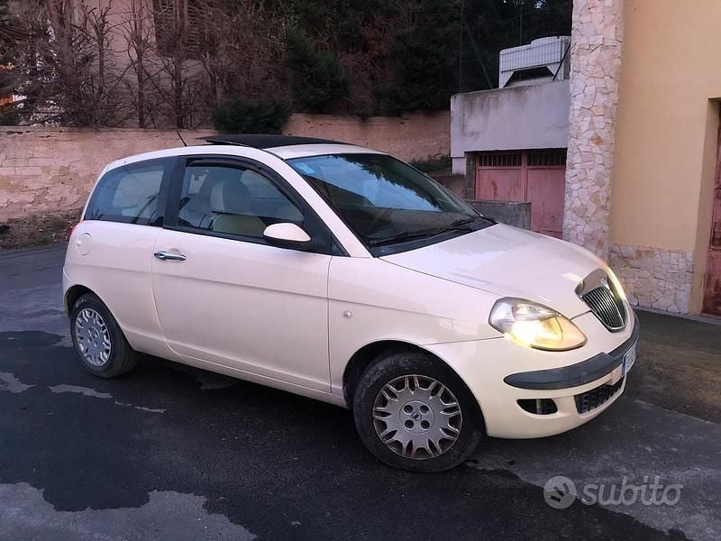 Usata Lancia Ypsilon 70 CV (51 kW) 2004 Utilitaria