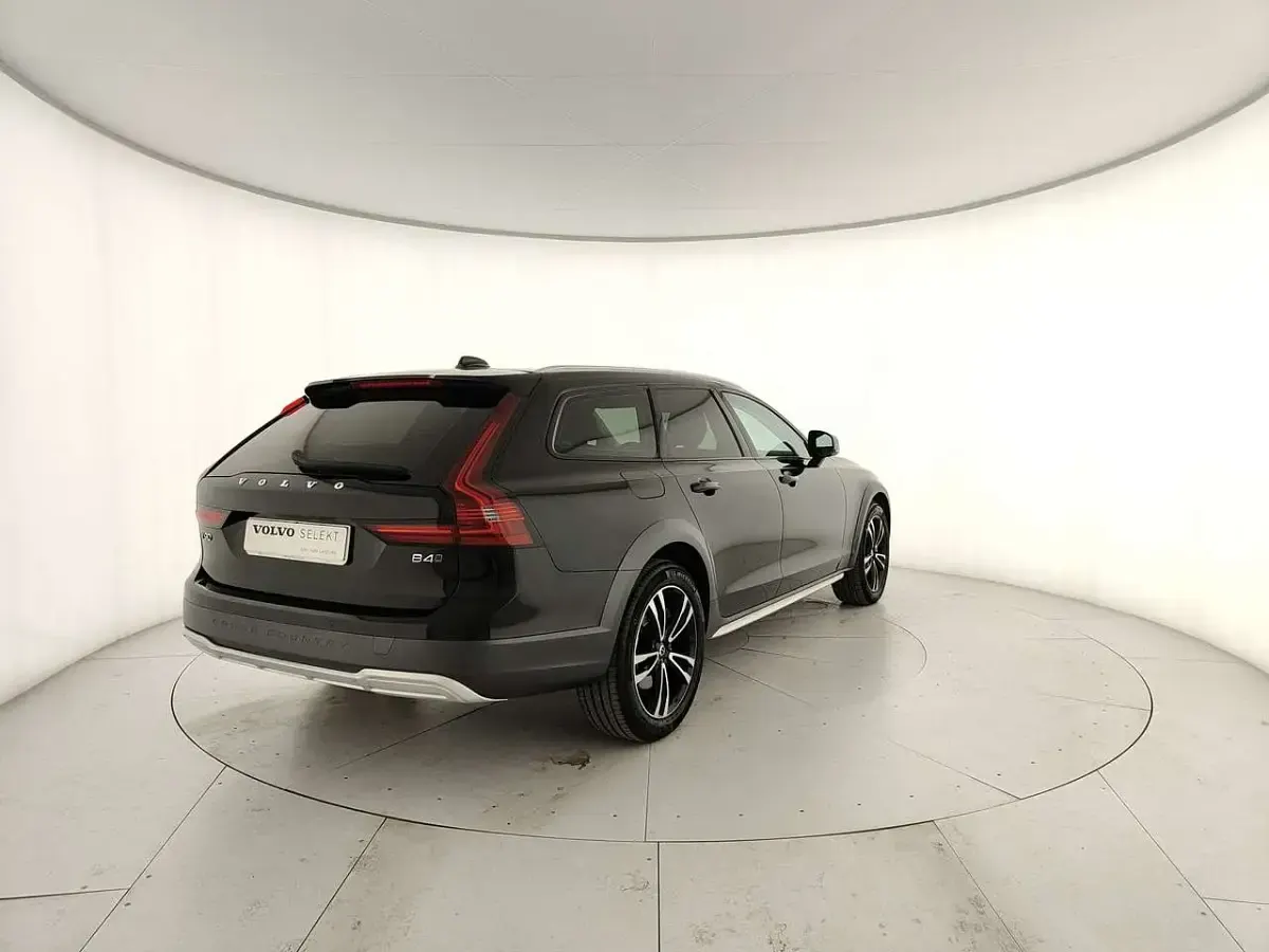 Usata Volvo V90 CC Business Edition 197 CV (144 kW) 2021 Nero Station wagon