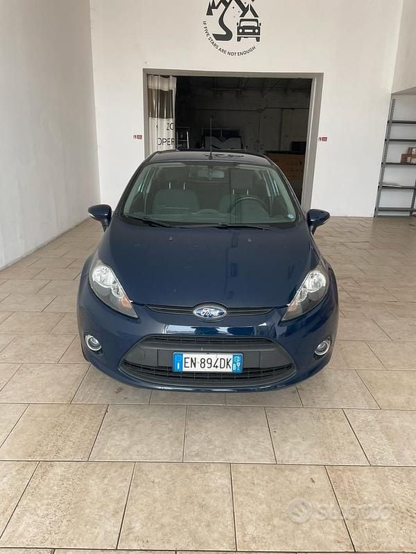 Usata Ford Fiesta 60 CV (44 kW) 2012 Blu Utilitaria