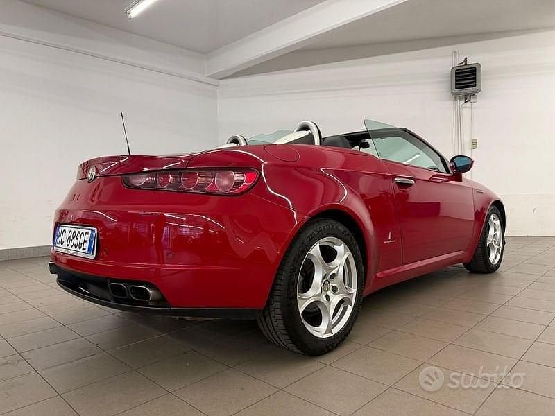 Usata Alfa Romeo Spider 185 CV (136 kW) 2007 Rosso Cabrio
