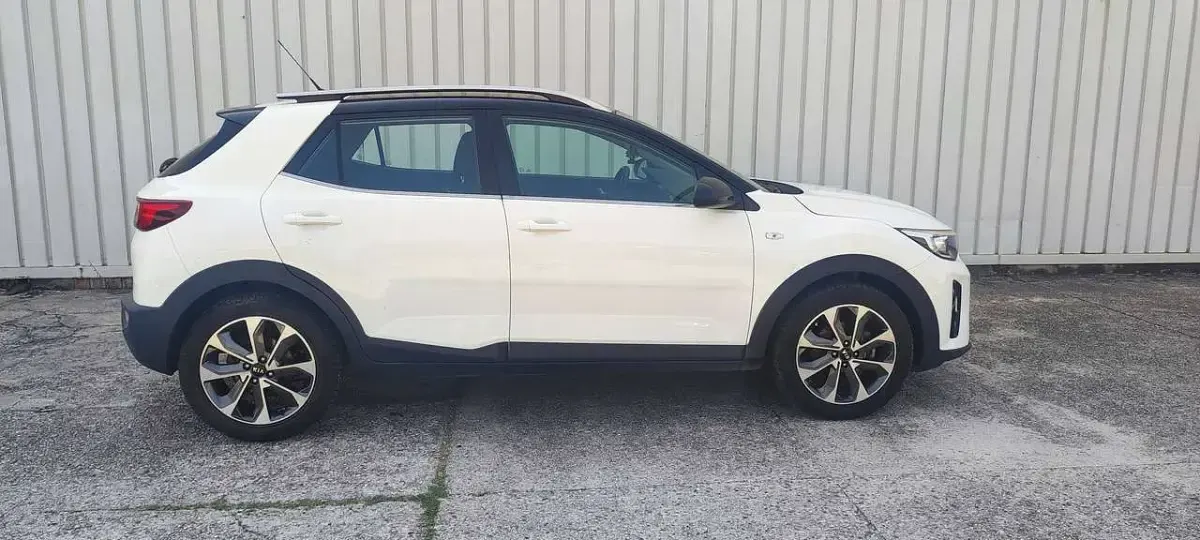 Usata Kia Stonic Style 97 CV (71 kW) 2019 Bicolor bianco/nera SUV