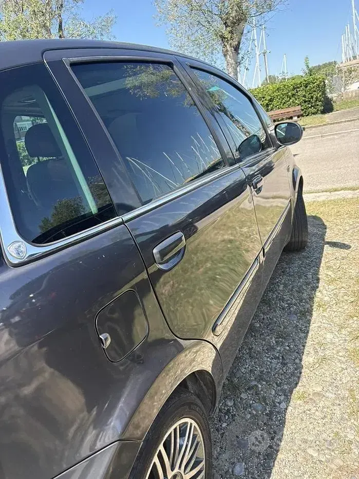 Usata Lancia Musa 120 CV (88 kW) 2010 Grigio Monovolume