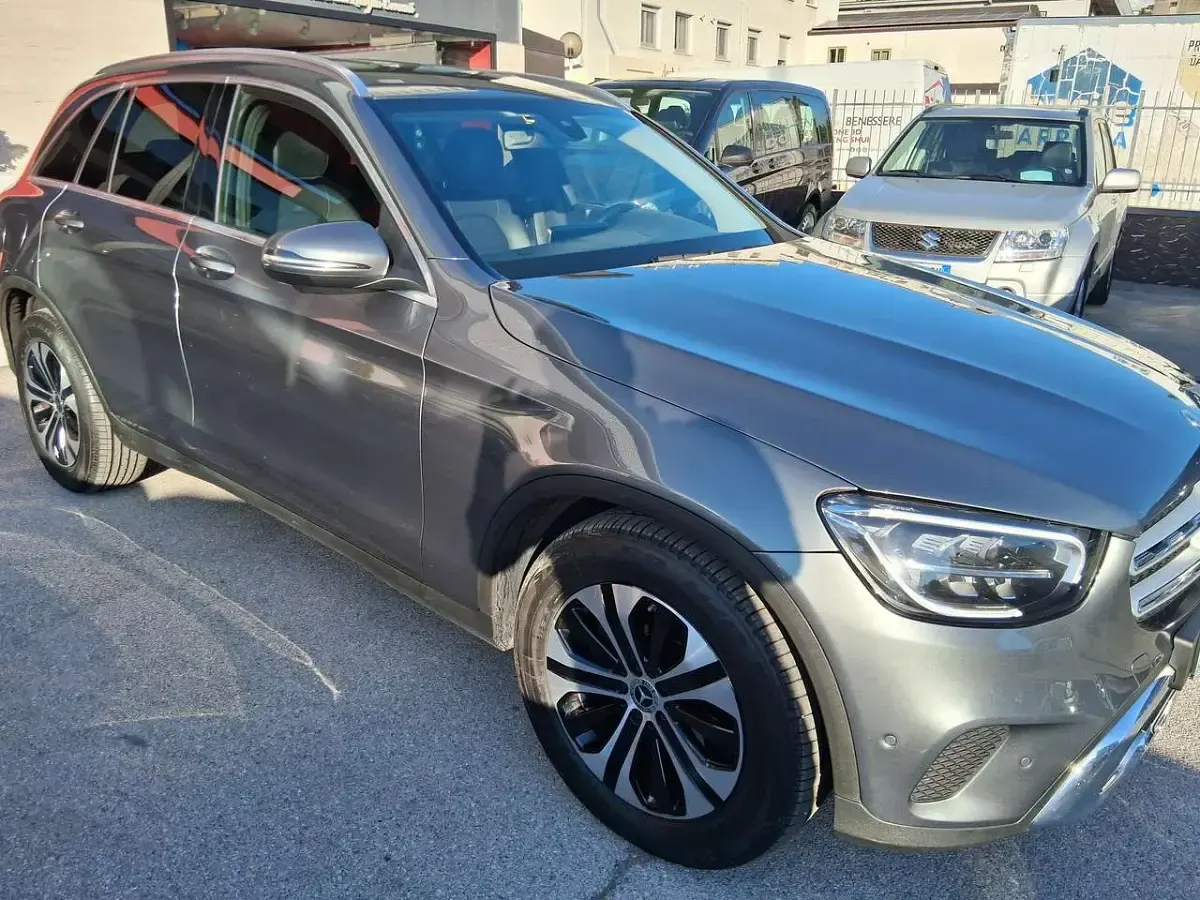 Usata Mercedes GLC220 194 CV (142 kW) 2021 Grigio SUV
