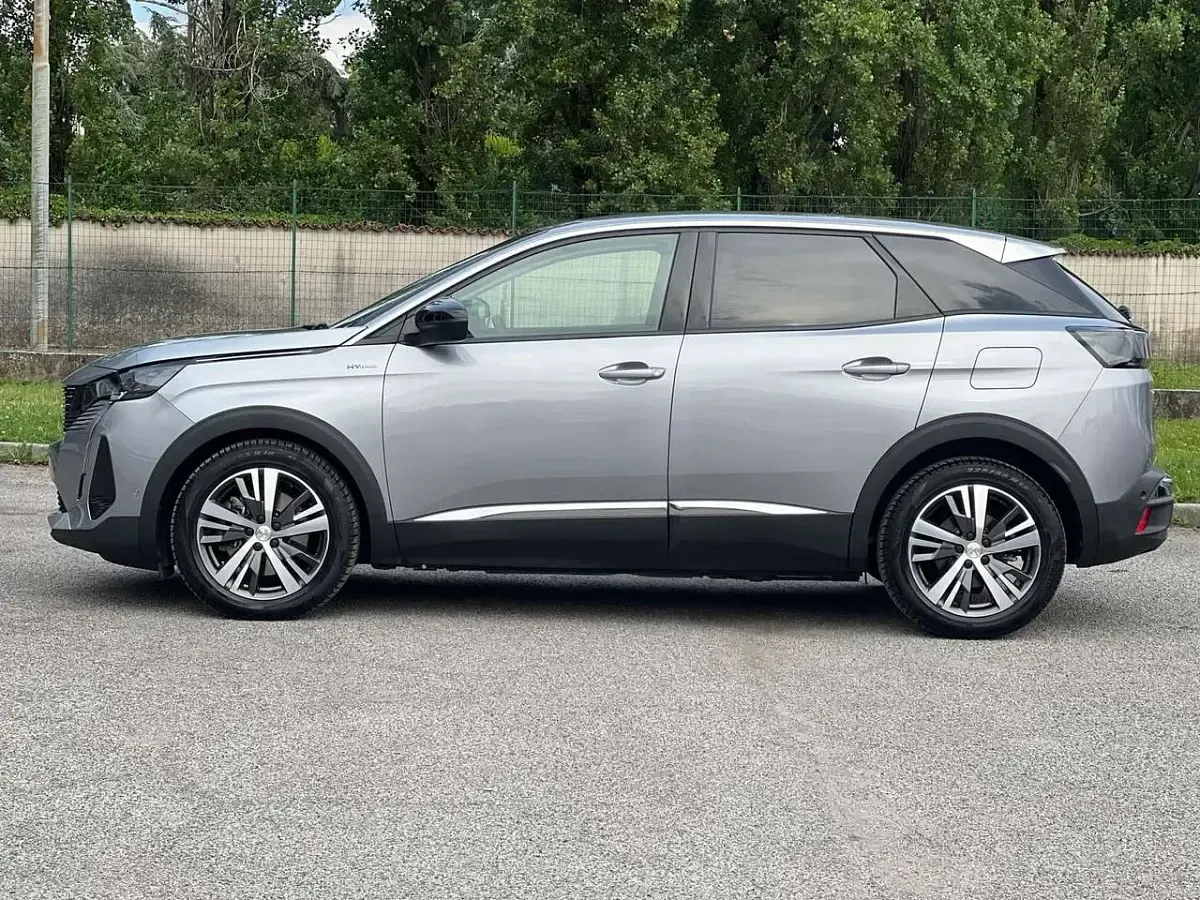 Usata Peugeot 3008 Allure 181 CV (133 kW) 2022 Argento SUV