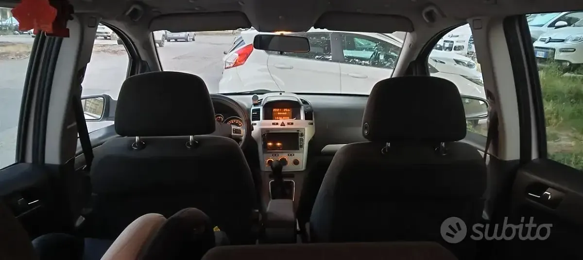 Usata Opel Zafira 150 CV (110 kW) 2009 Grigio Monovolume