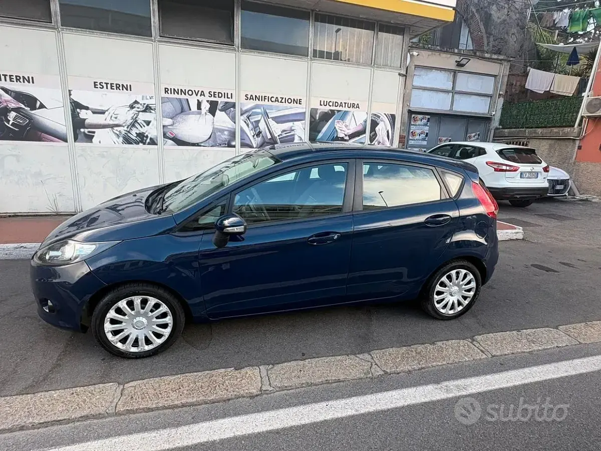 Usata Ford Fiesta 95 CV (69 kW) 2010 Bluazzurro Berlina
