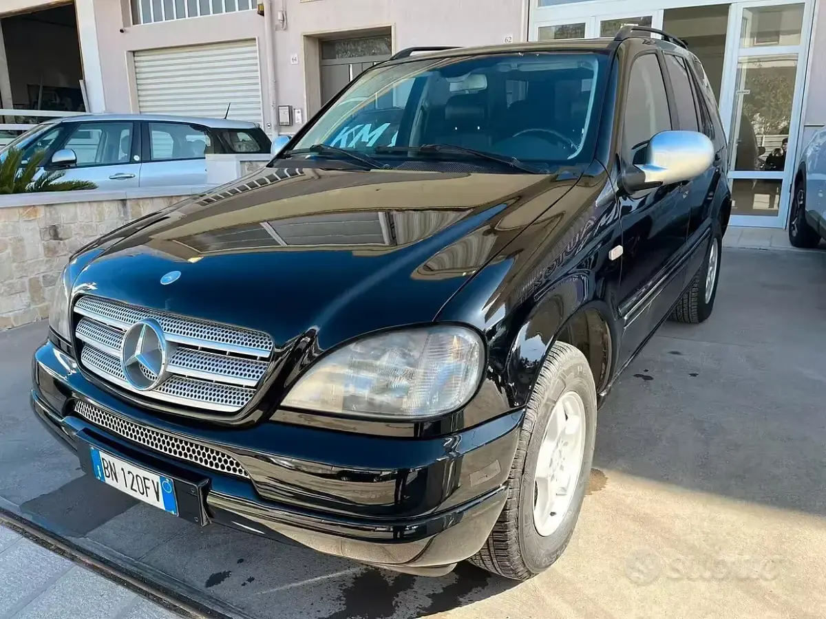 Usata Mercedes ML270 163 CV (119 kW) 2000 Nero SUV