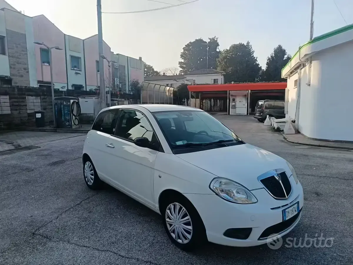 Usata Lancia Ypsilon 77 CV (56 kW) 2009 Bianco Utilitaria