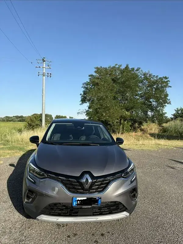 Usata Renault Captur 101 CV (74 kW) 2023 Grigio SUV