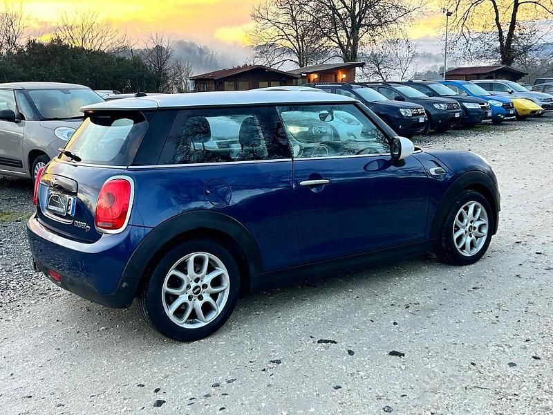 Usata Mini Cooper D Business 116 CV (85 kW) 2017 Blu Utilitaria